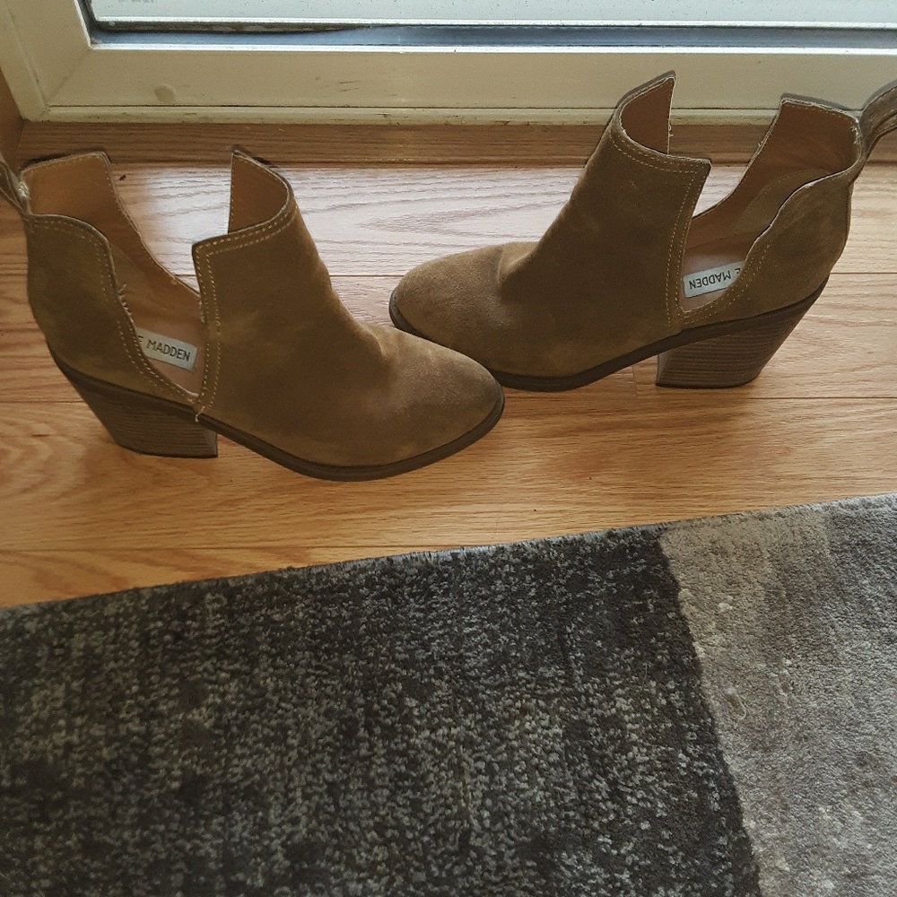 Steve Madden cut out bootie